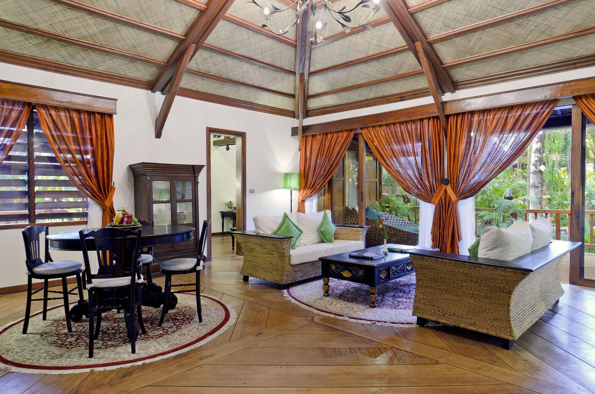 Angkor Village Hotel - Small Luxury Hotels Of The World Siem Reap Dış mekan fotoğraf The interior of a villa at the resort