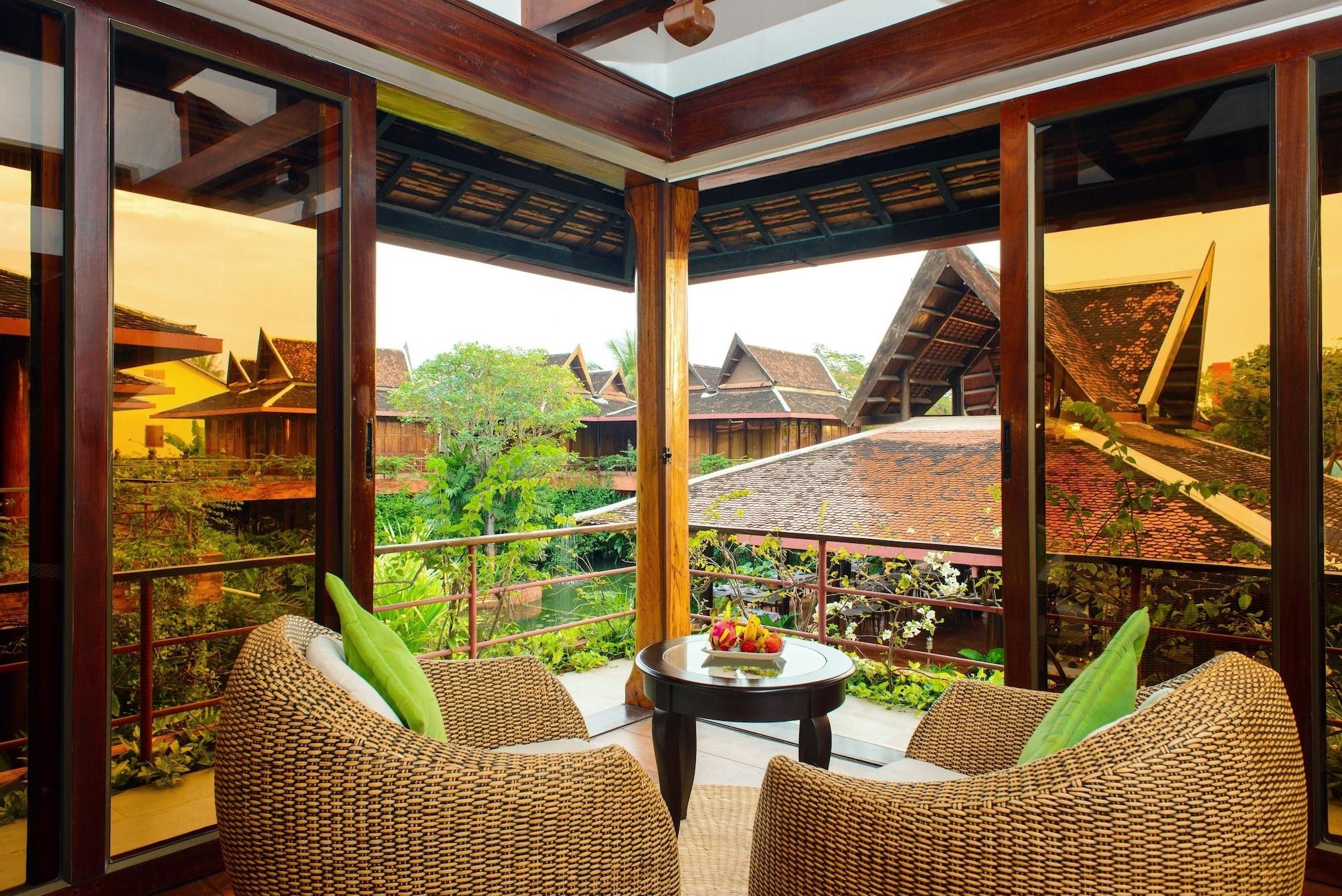 Angkor Village Hotel - Small Luxury Hotels Of The World Siem Reap Dış mekan fotoğraf A view from a suite at the resort