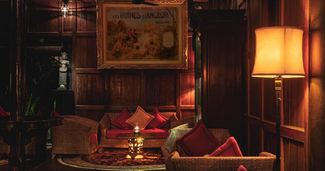 Angkor Village Hotel - Small Luxury Hotels Of The World Siem Reap Dış mekan fotoğraf The interior of the bar