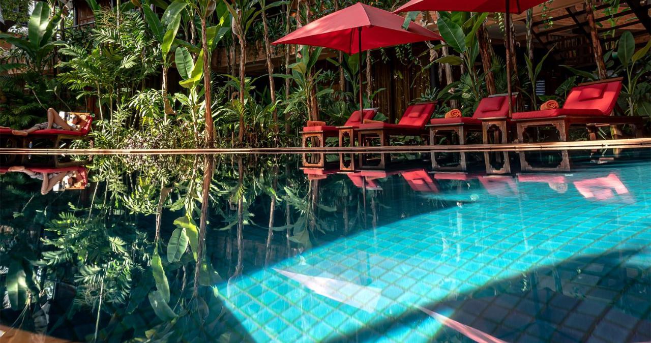 Angkor Village Hotel - Small Luxury Hotels Of The World Siem Reap Dış mekan fotoğraf The swimming pool at the resort